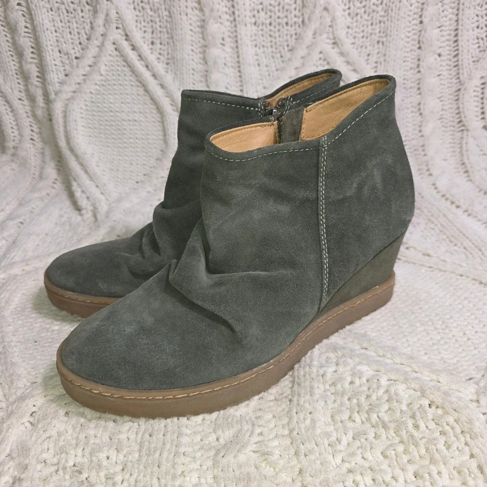Sofft‎ Siri Wedge Waterproof Ankle Booties Green Suede Slouchy Womens 9M NEW
